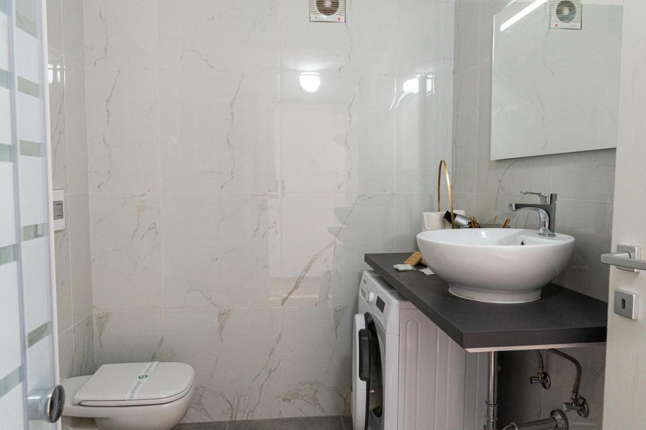 Gold Oasi - Business Solution Aparthotel Ferrara Luaran gambar