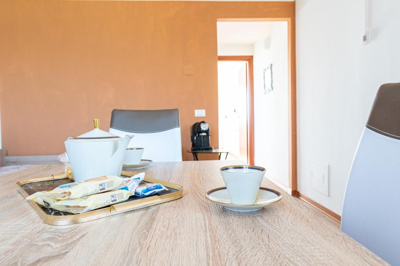 Gold Oasi - Business Solution Aparthotel Ferrara Luaran gambar