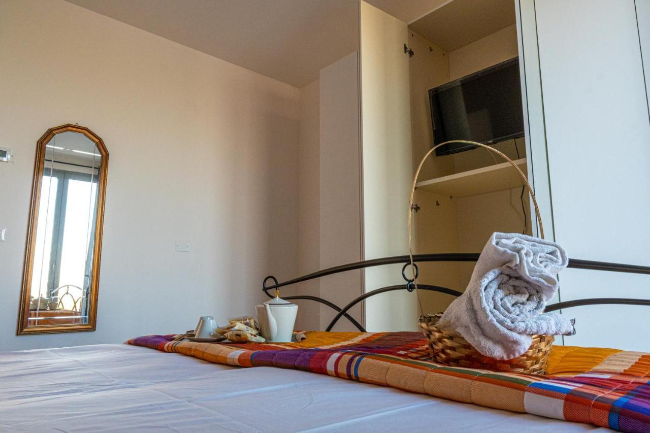 Gold Oasi - Business Solution Aparthotel Ferrara Luaran gambar