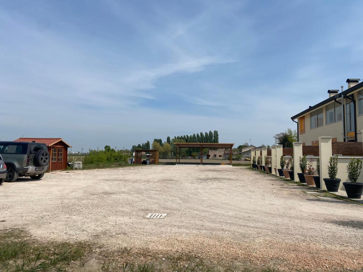 Gold Oasi - Business Solution Aparthotel Ferrara Luaran gambar